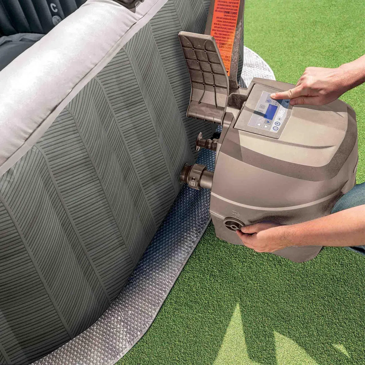 Intex SPA Hinchable Cuadrado Chevron Deluxe 4 Personas, 175x175x71 cm, Calentador 2.200 W, Burbujas Aire Caliente, Clorador salino, Depuradora con Filtro S2 (1.741 l/h), Accesorios incluidos (55092)