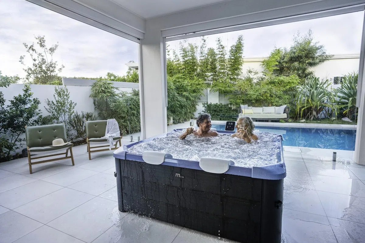 MSPA Whirlpool Oslo Saphire, 160 x 160 x 65 cm, Whirlpool Hinchable para 6 Personas, con 120 chorros de Masaje, 8 chorros de Agua, calefacción PTC, LED, desinfección de ozono y Cubierta térmica