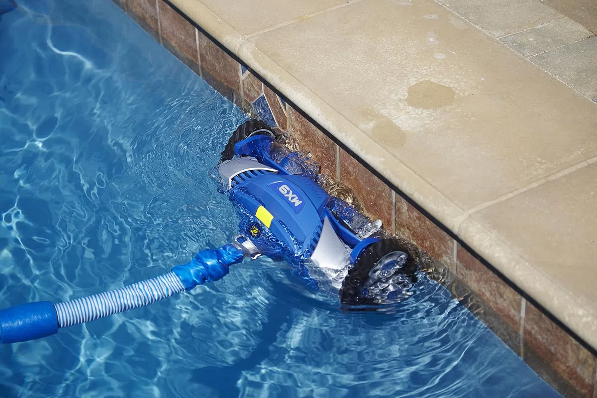 Zodiac MX9 - Limpiafondos Automático Hidráulico para Piscinas hasta 12x6m, Enterradas o Elevadas de Paredes Rígidas, Cepillado Ciclónico, Sistema de Tracción por Correas, Limpia Fondo y Paredes