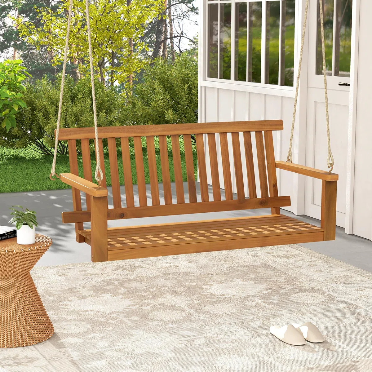 GOPLUS - Columpio de porche de 2 plazas de madera de acacia, silla colgante para 2 personas, asiento y respaldo con lamas, capacidad 360 kg, columpio para jardín, patio, 130 x 63 x 57 cm natural