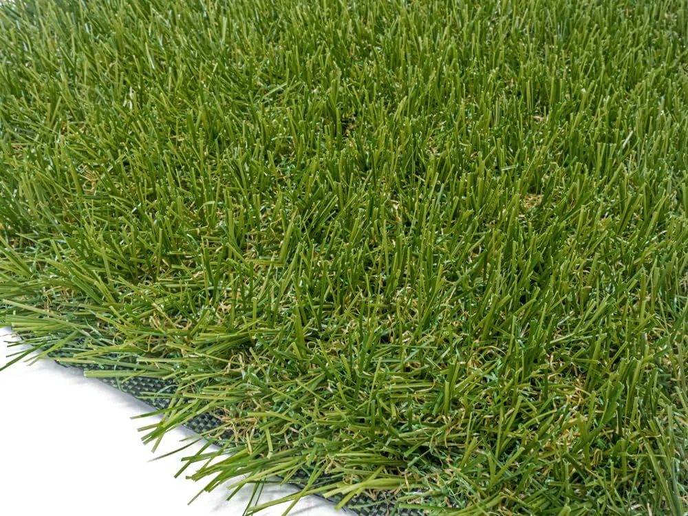 Césped artificial AQUILES. Altura Total 30 mm. Medidas 2 x 5 m (10 m2)."Será tu debilidad