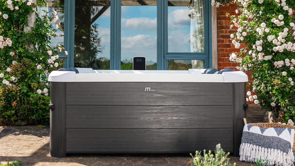 MSpa Oslo Plus SPA bañera de hidromasaje Exterior para 6 Personas, Pared Exterior Sólido, Iluminación LED, Uso Todo el Año, Resistente al Invierno (Oslo Plus | 180x180x65 cm)