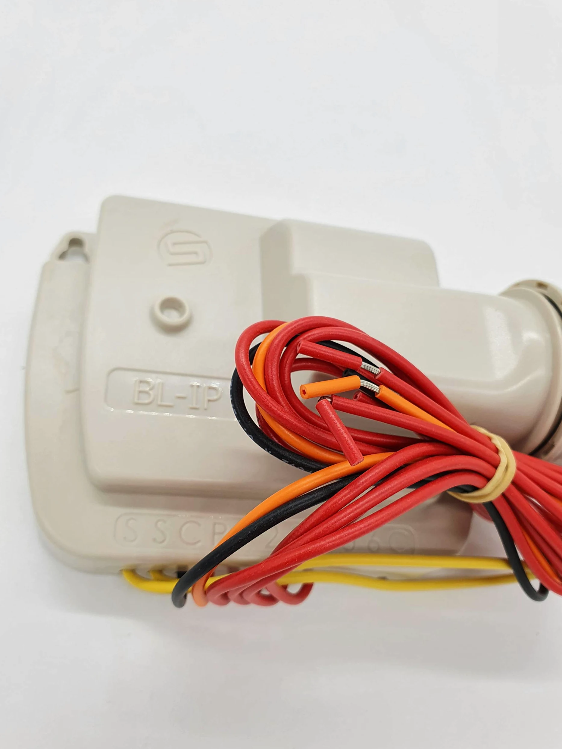 Programador de riego a pilas 9V modelo BL IP4, con conexión Bluetooth de alcance hasta 10 metros, resistente al agua para 4 estaciones, color blanco, 14 x 9 x 5,5 cm (referencia: Solem BL-IP4)