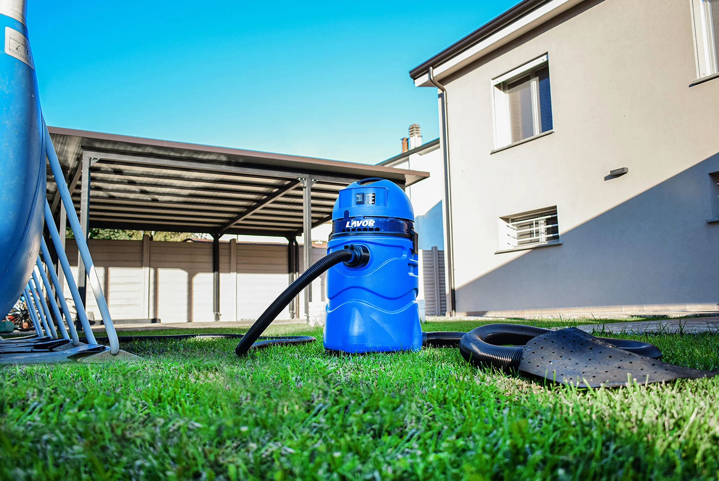 Lavor Swimmy Aspirateur pour piscines, pour nettoyer Les Sols de Tous Les Types de piscines. 1600 Watt MAX, 27 kPa, 70 l/s, réservoir 20 litres Bleu Clair