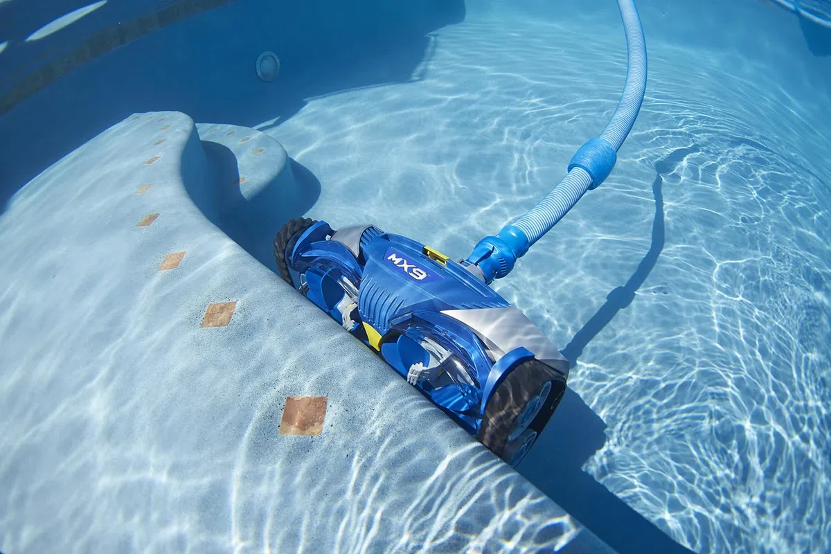 Zodiac MX9 - Limpiafondos Automático Hidráulico para Piscinas hasta 12x6m, Enterradas o Elevadas de Paredes Rígidas, Cepillado Ciclónico, Sistema de Tracción por Correas, Limpia Fondo y Paredes