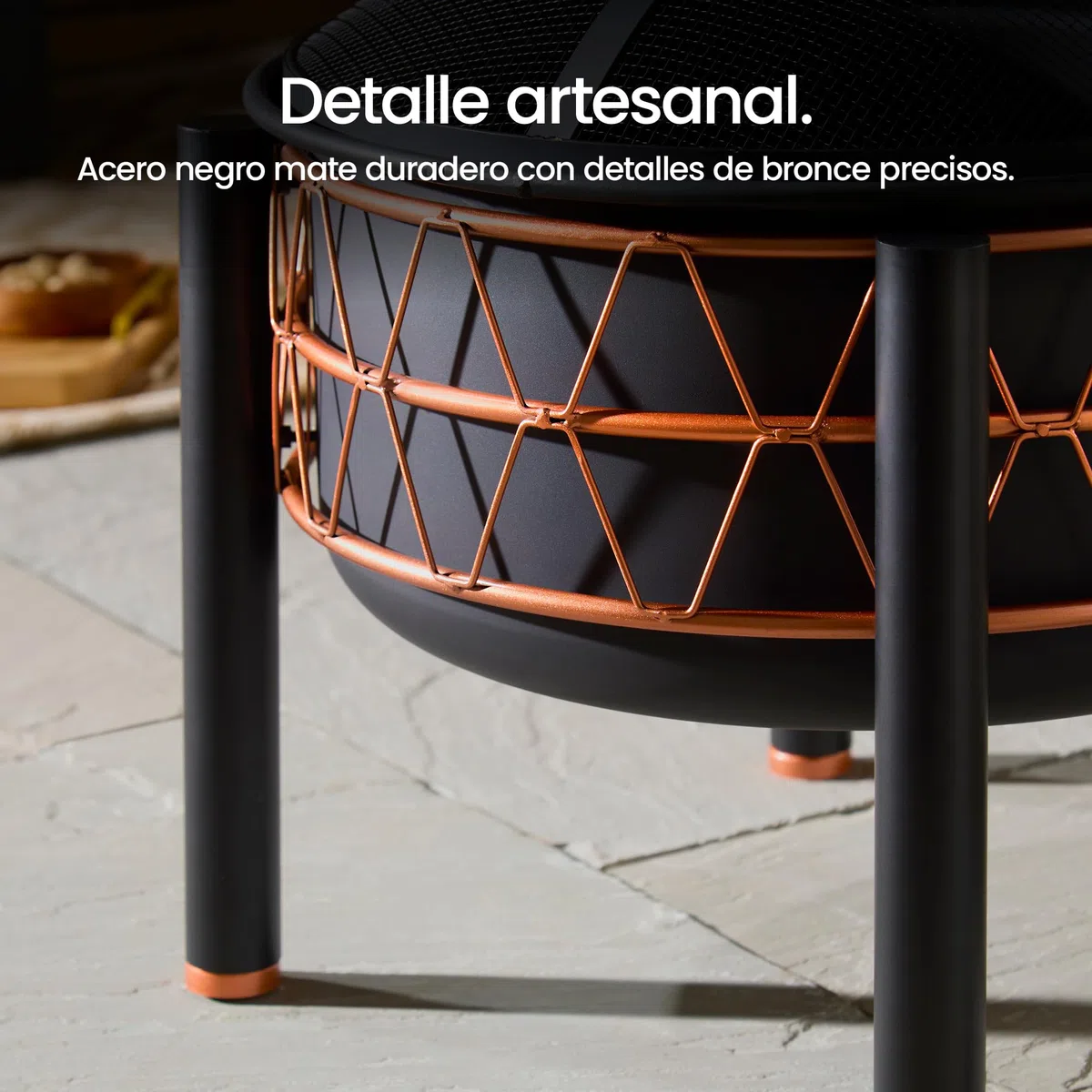 VonHaus Brasero – 2-en-1 con Parrilla BBQ para Exterior, jardín y Patio, en Acero Negro con Detalle Cobre, Incluye atizador y Tapa de Malla, Compatible con leña o carbón