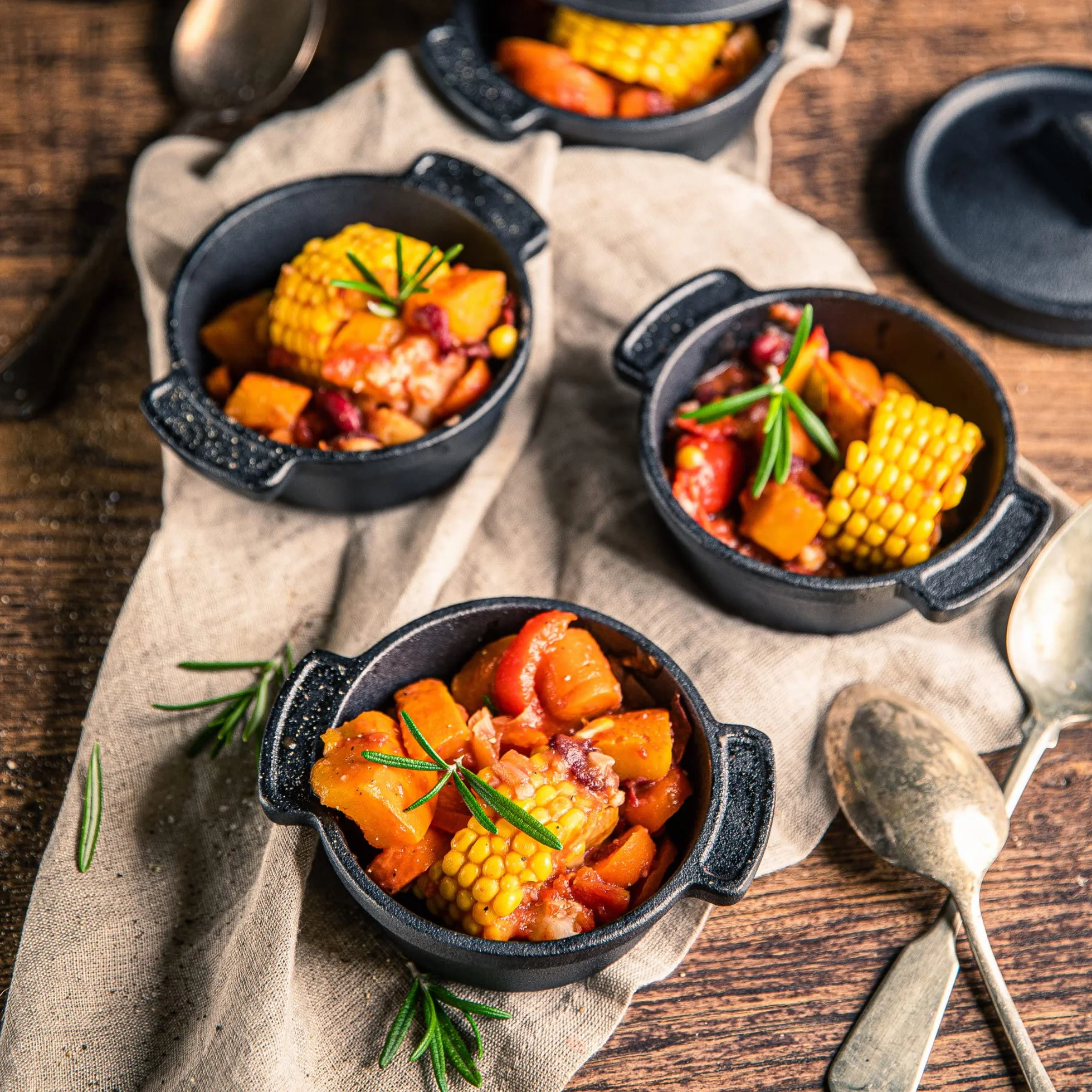 BBQ-Toro Mini Dutch Oven Set de Hierro Fundido | 6 Piezas | Ø 11 cm | Curada - pre-Seasoned | Ollas para Servir | Olla Pequeña para Cocinar