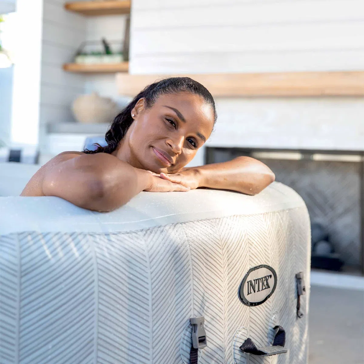 Intex SPA Hinchable Cuadrado Chevron Deluxe 4 Personas, 175x175x71 cm, Calentador 2.200 W, Burbujas Aire Caliente, Clorador salino, Depuradora con Filtro S2 (1.741 l/h), Accesorios incluidos (55092)