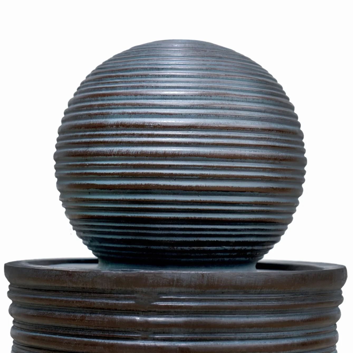 Fuente de Agua con Energía Solar de pie Bola Gris | 27x 27x 58,5 cm | Resina resistente a Intemperie | Estaca p/fijación | Panel Solar y Batería de Respaldo de hasta 6 hs | Cable de alimentación 7m