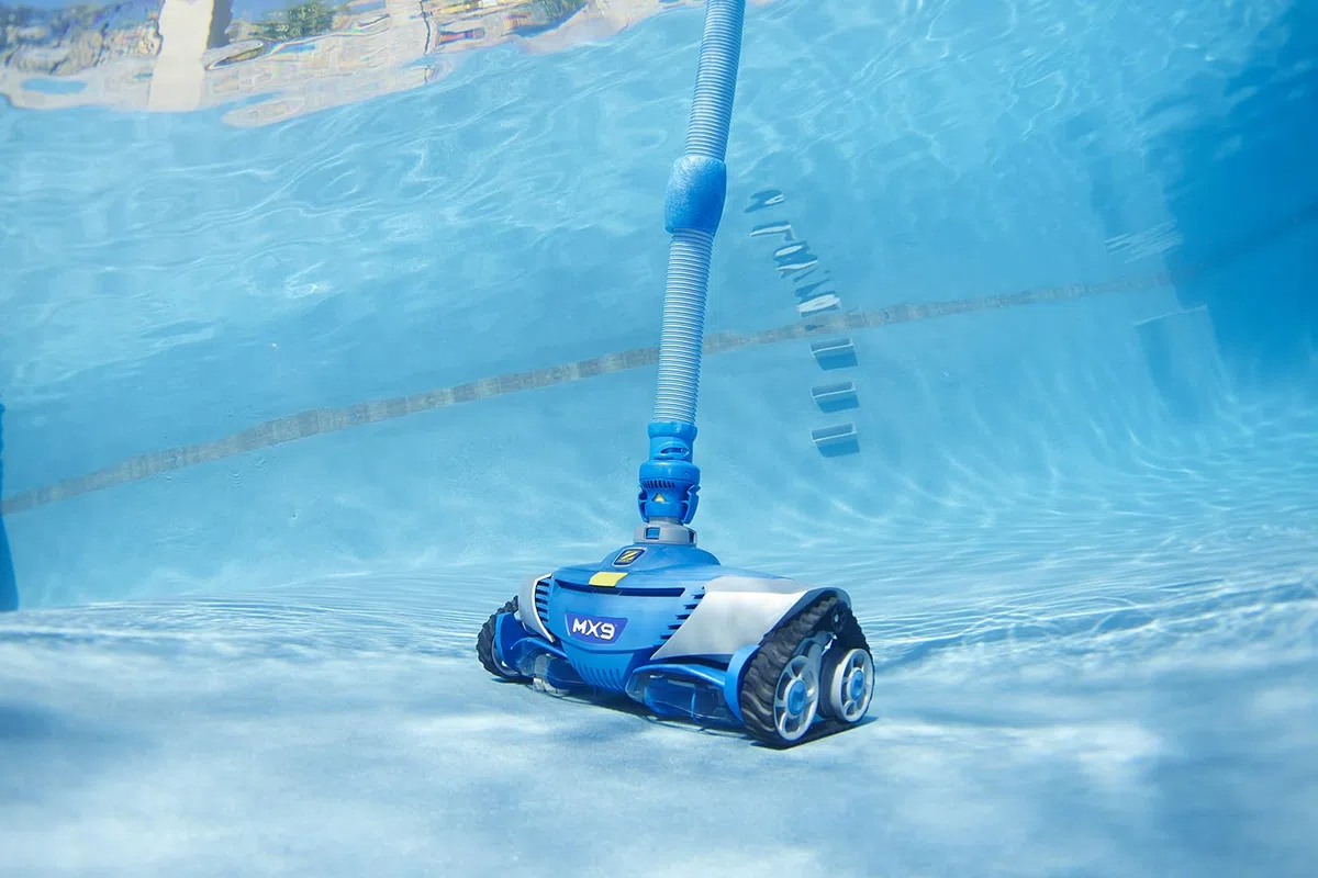 Zodiac MX9 - Limpiafondos Automático Hidráulico para Piscinas hasta 12x6m, Enterradas o Elevadas de Paredes Rígidas, Cepillado Ciclónico, Sistema de Tracción por Correas, Limpia Fondo y Paredes