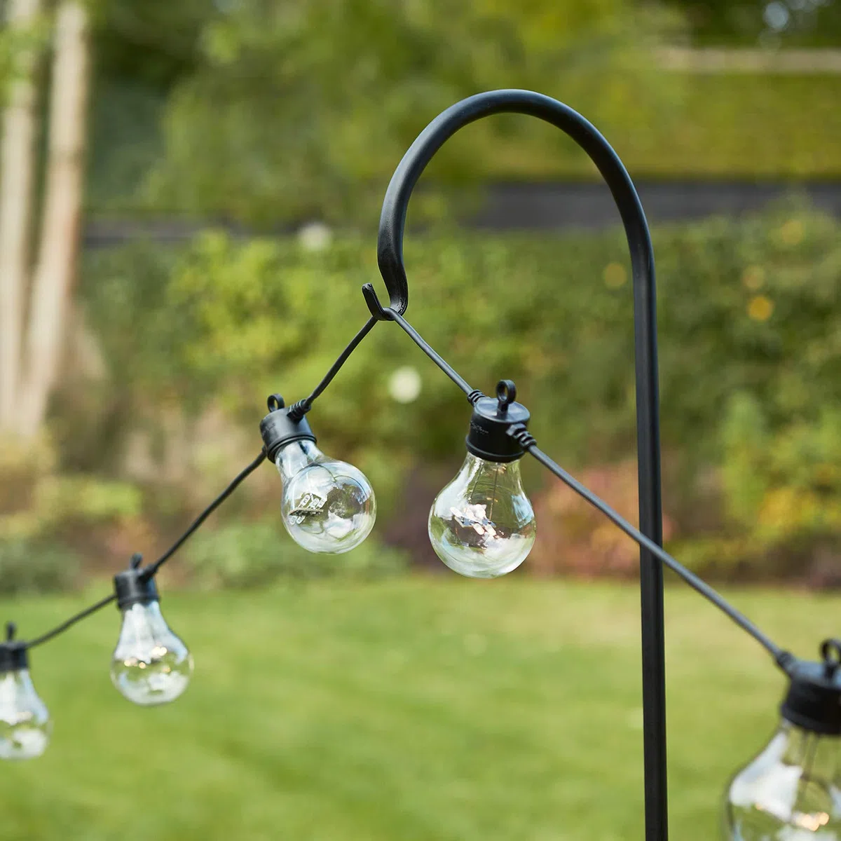 Lights4fun Juego de 4 postes de metal negro para luces de pastor, gancho para cadena de luces de jardín, 1,6 m