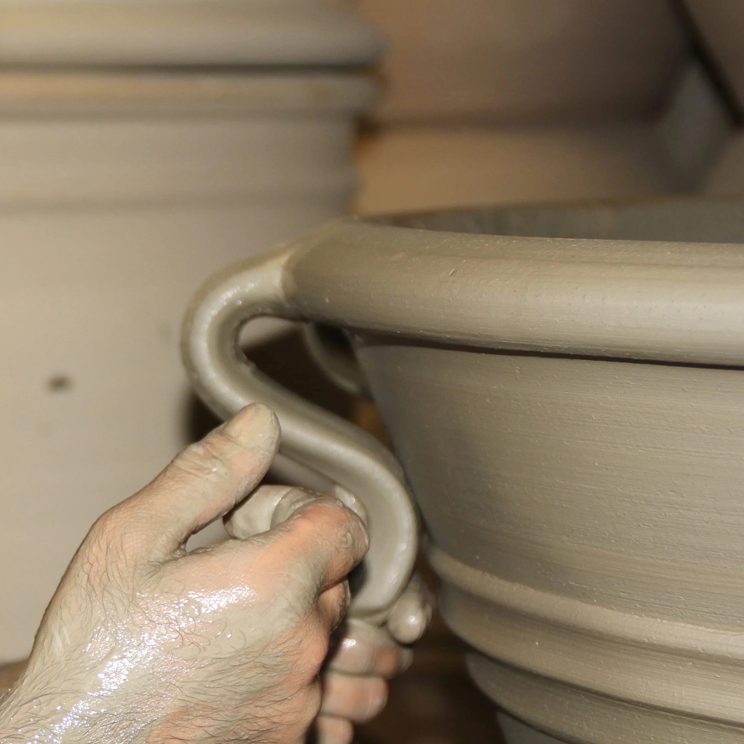 Palatina Werkstatt Exclusiva ánfora de terracota Datura 50 cm – 100% hecha a mano única – belleza inconfundible para tu jardín e interior