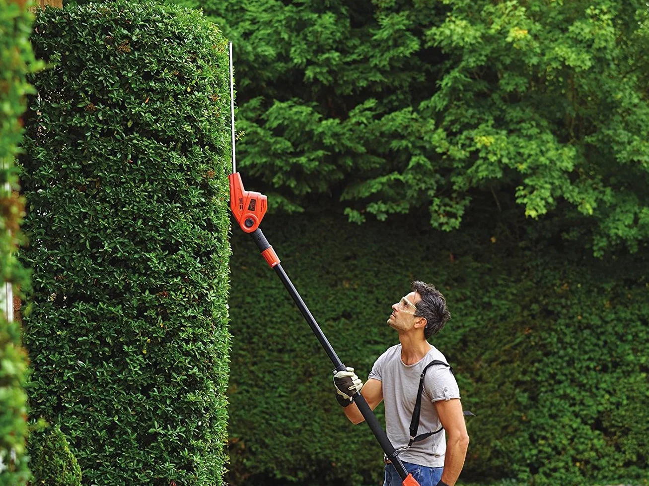 BLACK+DECKER PH5551 Cortasetos de Pértiga de 550W 51cm de Longitud de Espada con Mango Telescópico y Cabezal Pivotante de 5 Posiciones