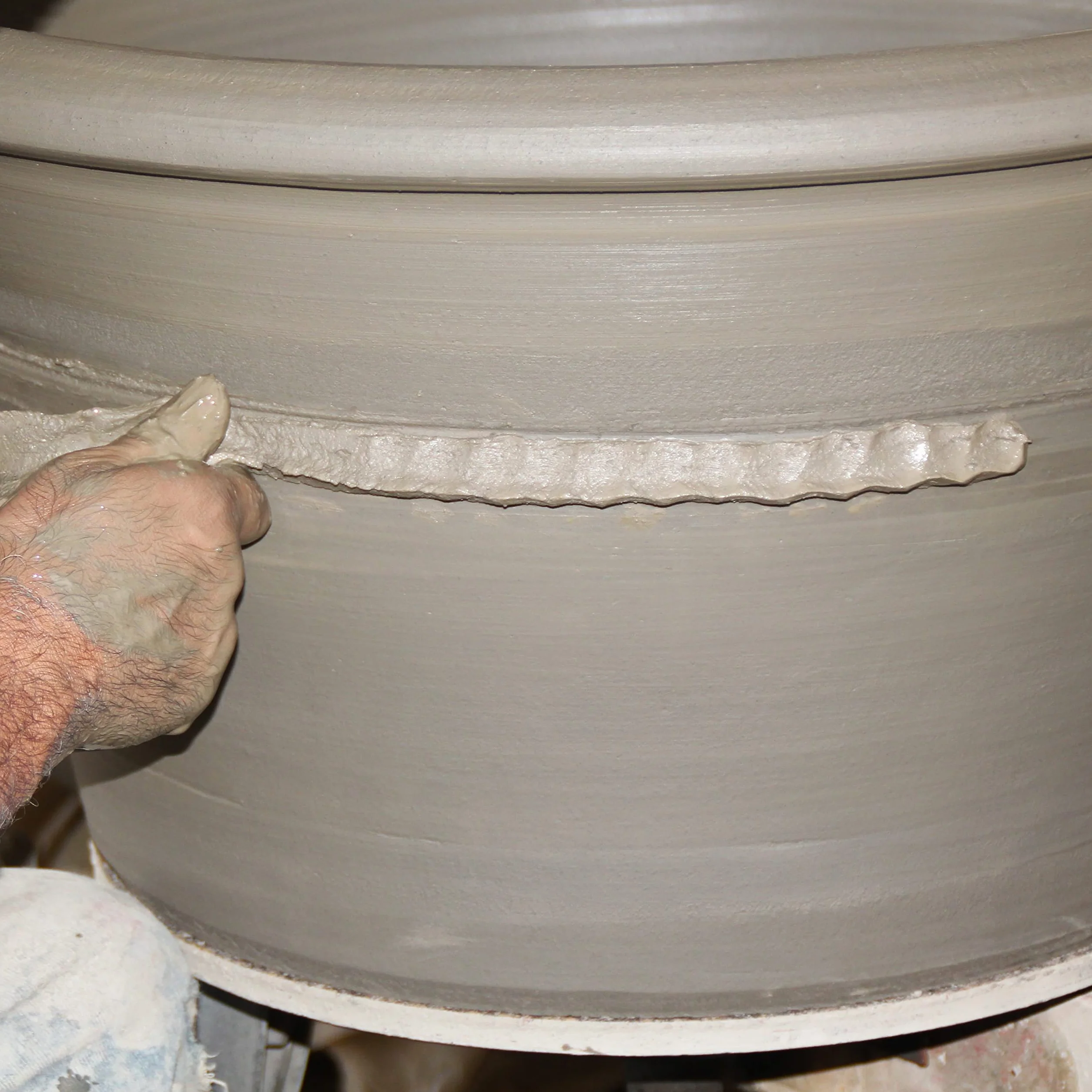 Palatina Werkstatt Exclusiva ánfora de terracota Datura 50 cm – 100% hecha a mano única – belleza inconfundible para tu jardín e interior