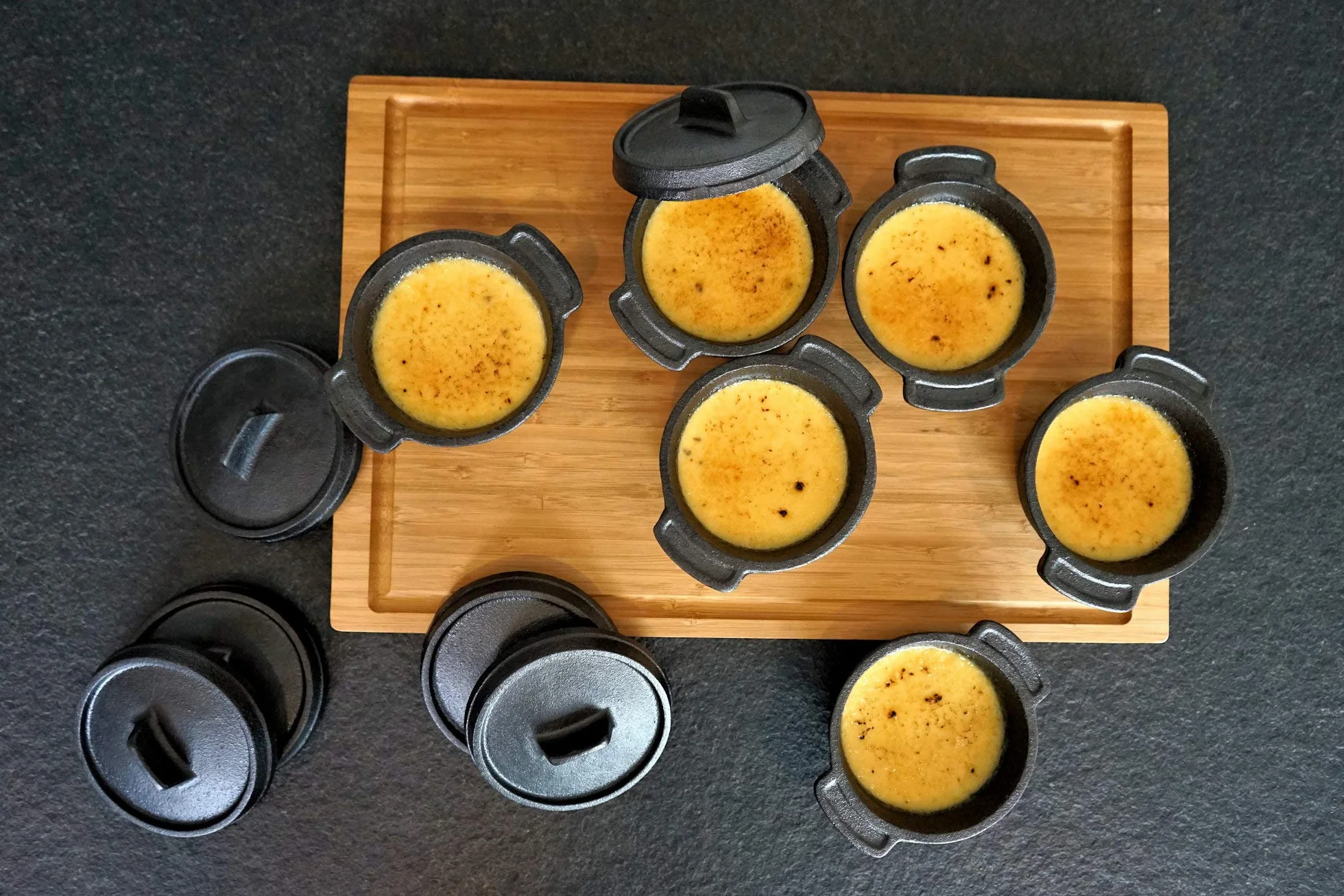 BBQ-Toro Mini Dutch Oven Set de Hierro Fundido | 6 Piezas | Ø 11 cm | Curada - pre-Seasoned | Ollas para Servir | Olla Pequeña para Cocinar