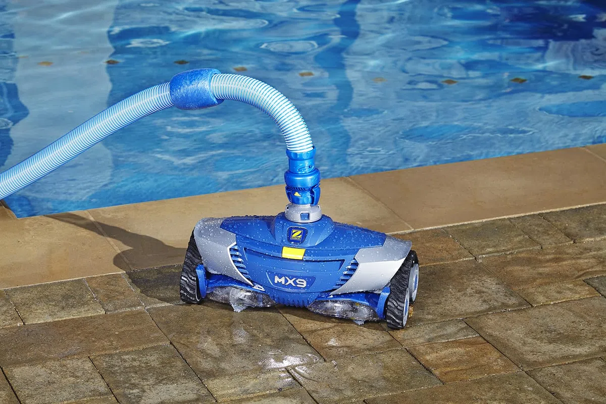 Zodiac MX9 - Limpiafondos Automático Hidráulico para Piscinas hasta 12x6m, Enterradas o Elevadas de Paredes Rígidas, Cepillado Ciclónico, Sistema de Tracción por Correas, Limpia Fondo y Paredes