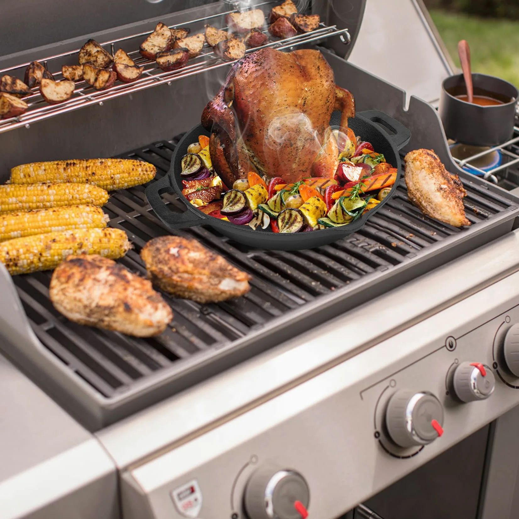 Onlyfire Soporte para asador de pollo de hierro fundido, asador de aves de corral para barbacoa con pico de vertido y asa, accesorio de barbacoa para parrilla y horno