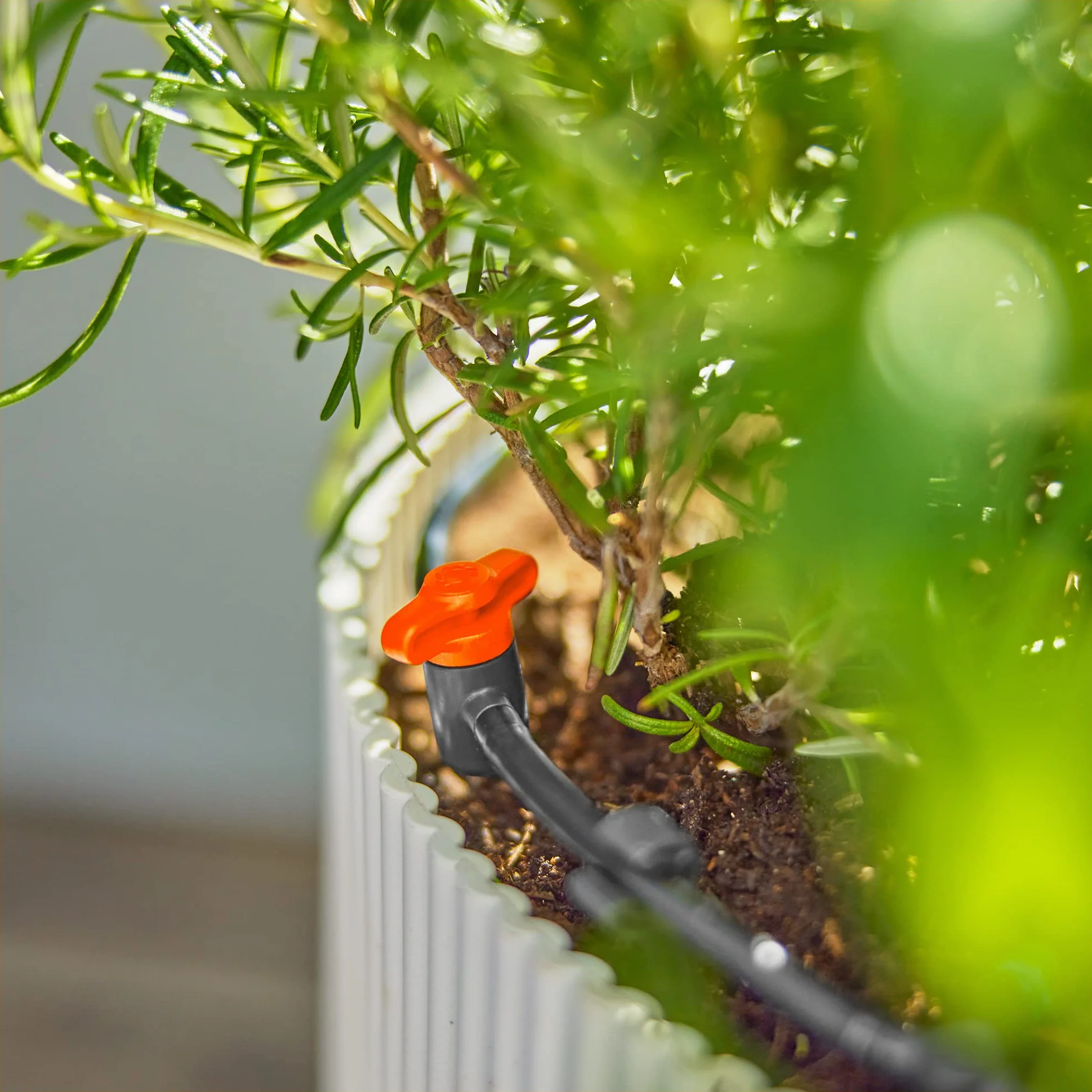 Gardena sistema Micro-Drip set de riego por goteo para balcón (15 plantas): Set de inicio, de instalación inmediata, sistema de riego eficiente, técnica de conexión fácil & flexible (13401-20)