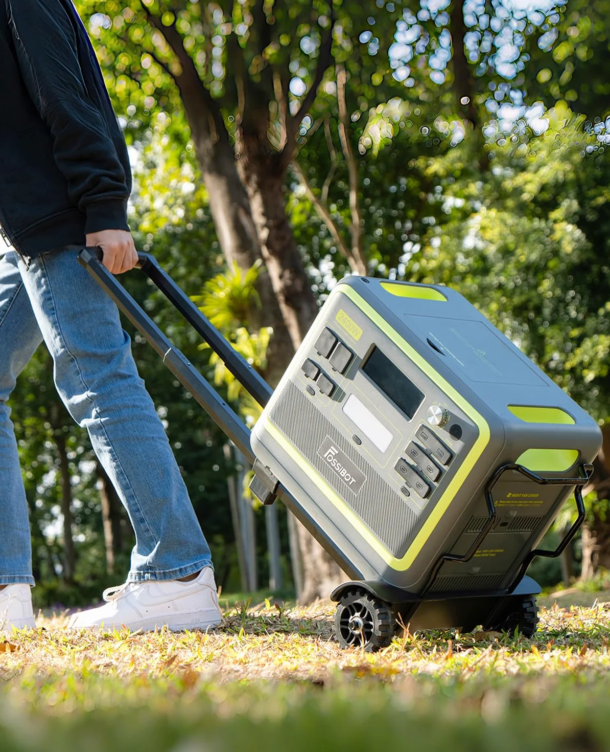 FOSSiBOT F2400 Estacion de Energia Portatil, Batería LiFePO4 2048 Wh, 3 Tomas de CA Para un Total de 2400W de Potencia (4800W de Pico), Generador Solar Portatil para Camping, Viajes