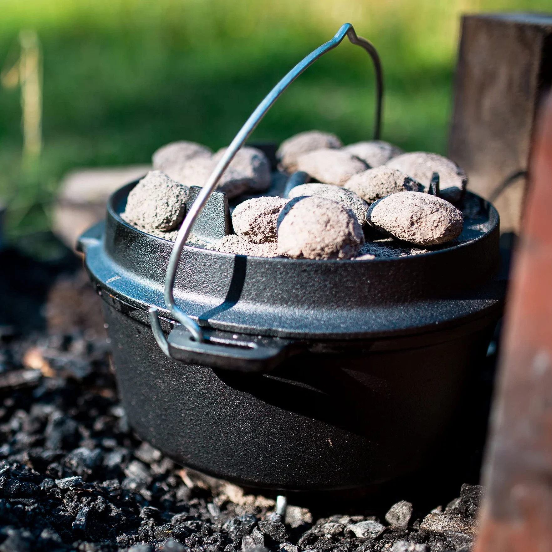BBQ-Toro Horno Holandés Serie Premium | 4,2 Litros | Dutch Oven sin Patas | Ya Curado - Preseasoned | Olla de Hierro Fundido para Barbacoa | Cacerola de Hierro Fundido