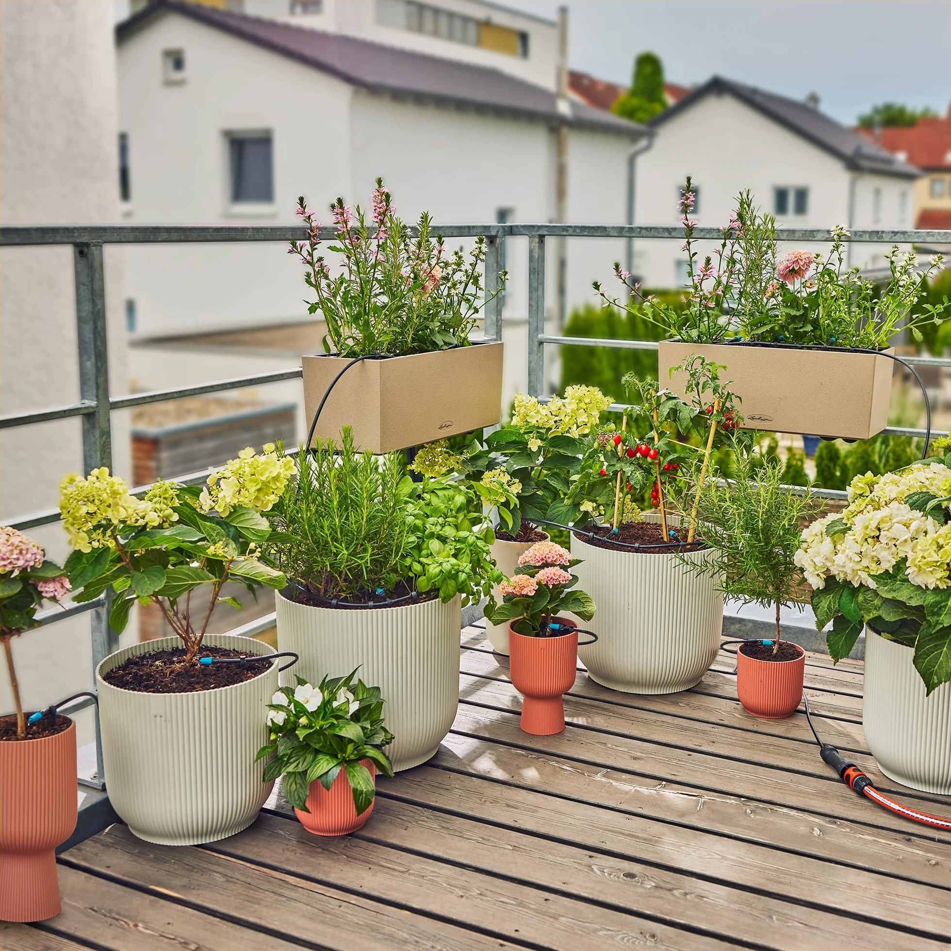 Gardena sistema Micro-Drip set de riego por goteo para balcón (15 plantas): Set de inicio, de instalación inmediata, sistema de riego eficiente, técnica de conexión fácil & flexible (13401-20)