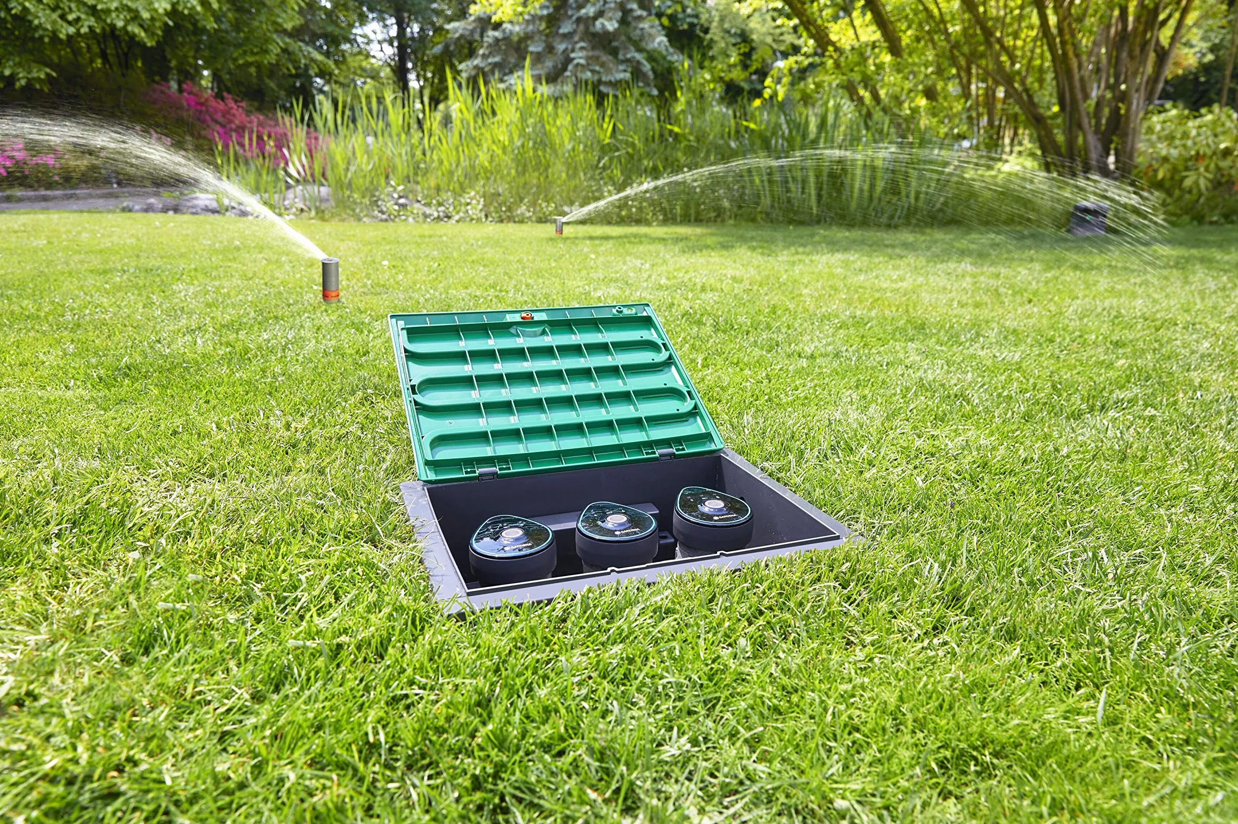 Gardena Set de cajas de válvulas Bluetooth de 9 V: caja de instalación en el suelo para el montaje subterráneo de válvulas de riego a batería, programable a través de la aplicación (1286-20)