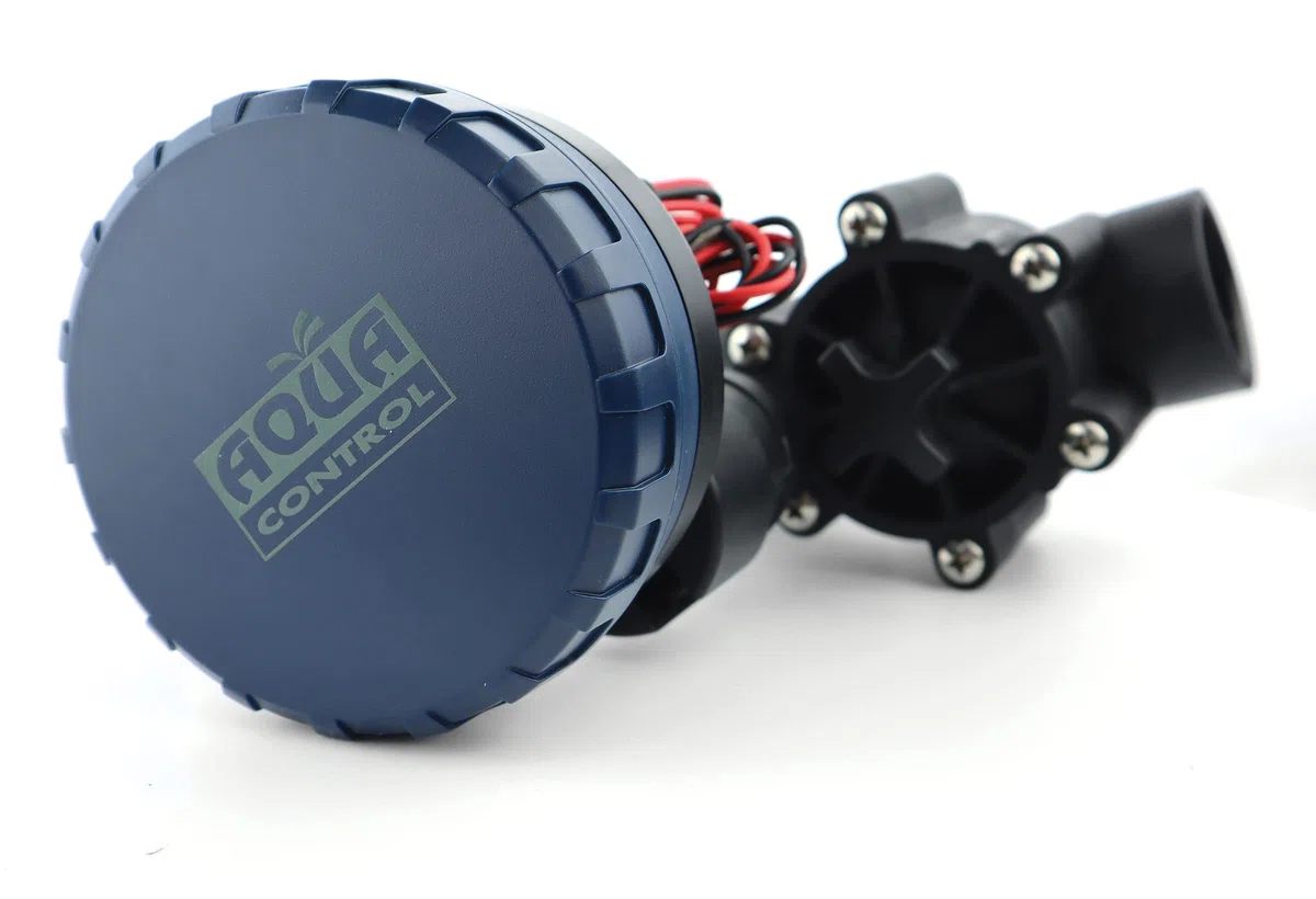 Aqua Control Programador de Riego Digital con Electroválvula de Solenoide Latch. con 2 Programas de Riego Independientes, con válvula para Arqueta. Ideal donde no hay corriente eléctrica, Negro