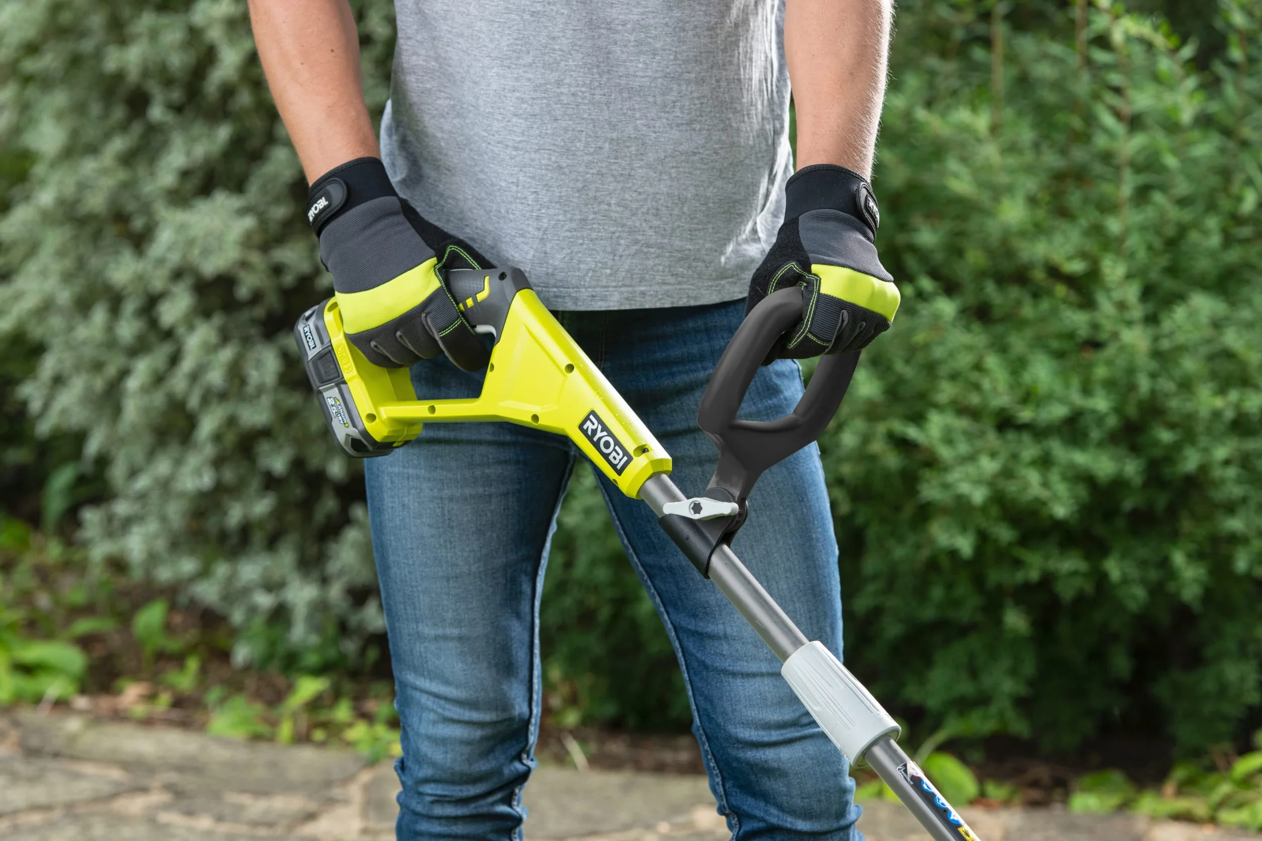 RYOBI - Cortabordes 18V One+ - Ø de Cuchilla 22 cm - Ajuste de Altura de 4 Puntos - Ruedas de Guía, Cubierta Salpicaduras - Trabajos de Acabado, Bordes de Céspéd - sin Batería ni Cargador - RY18EGA-0