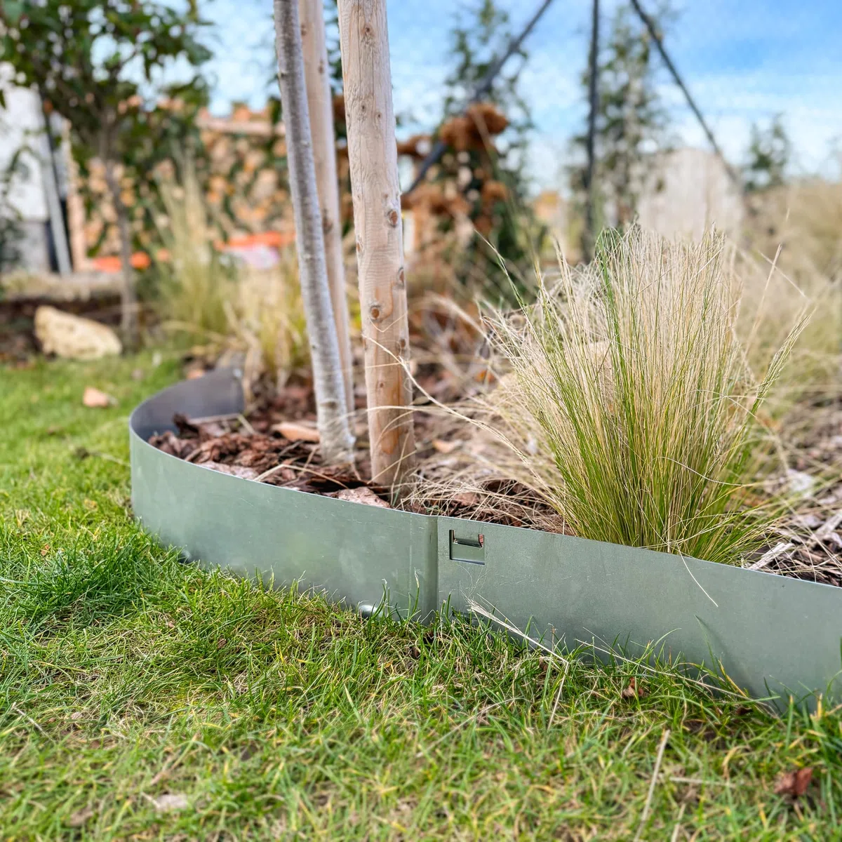 UNIGARDIA Borduras Jardín Flexible con Piquetas 10 m - Bordura Metálica de 15 cm de Altura - Fácil de Instalar - Separador Jardín Exterior con Guantes Incluidos - Acero Galvanizado