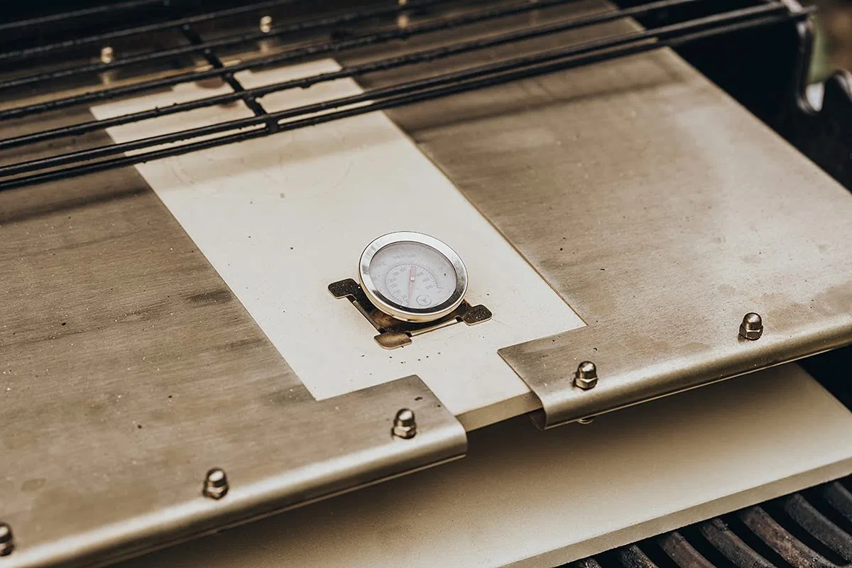Moesta-BBQ 19597 PizzaCover Flex - Accesorio para pizza de acero inoxidable para parrilla de gas con techo de codierita – ancho ajustable 600-900 mm