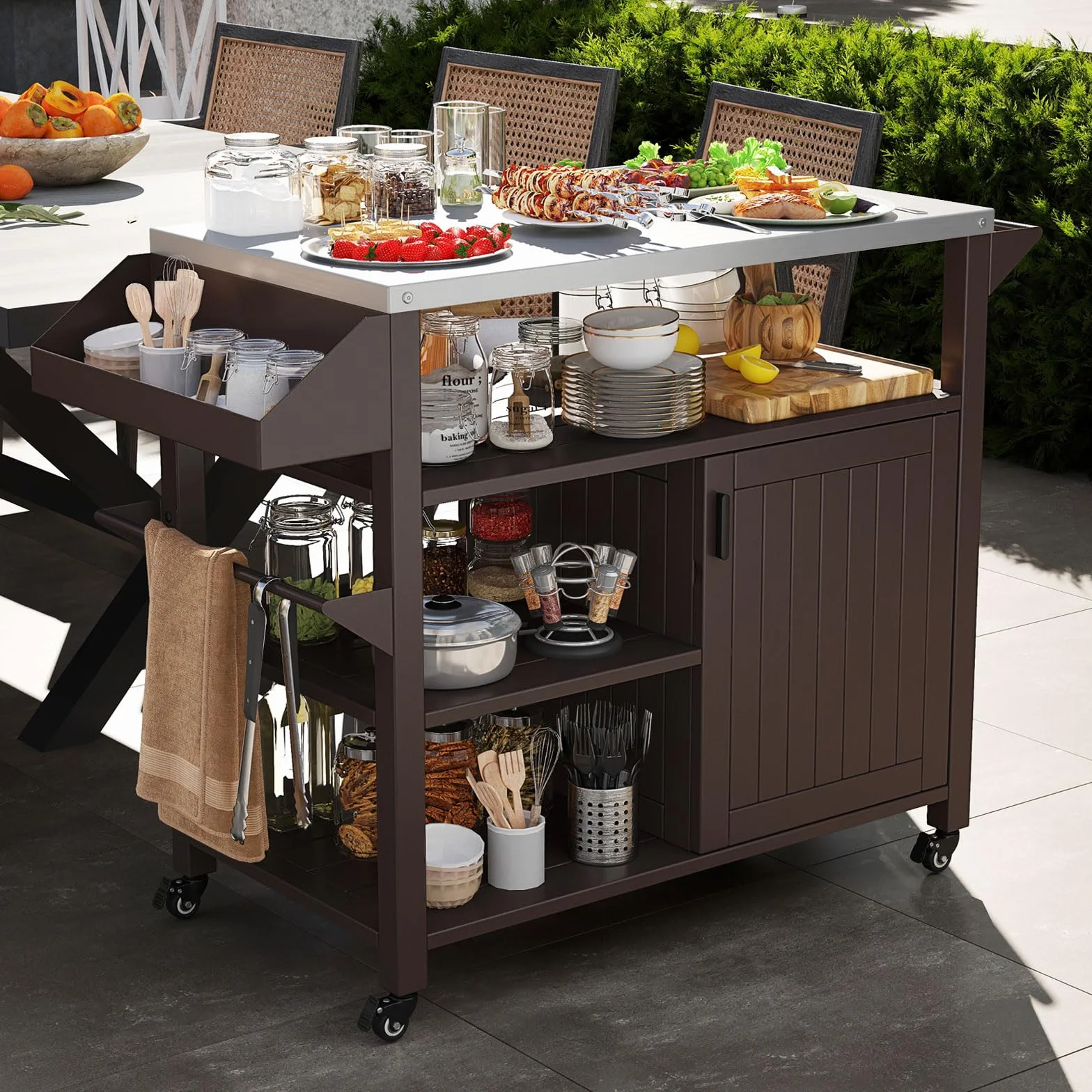 KOMFOTTEU Carro de Barbacoa con 3 Estantes y 4 Ruedas, Carrito Auxiliar con Encimera de Acero Inoxidable, Carro para Parrilla con Especiero y Toallero, Carrito de Servicio para Camping, Picnic