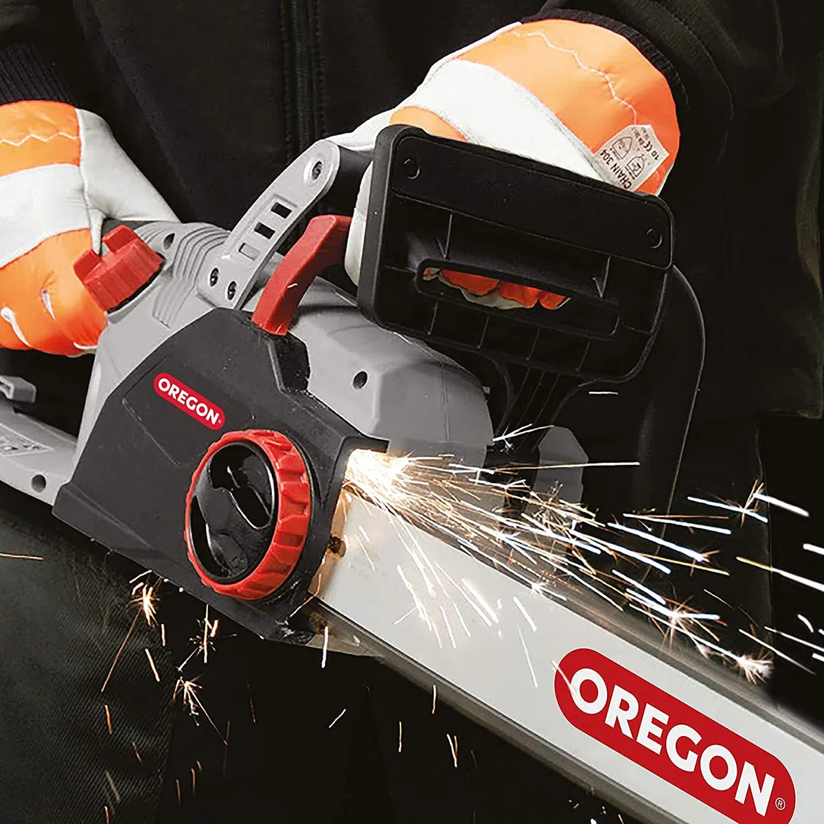Oregon Motosierra Eléctrica con Cable 2400W, Espada 45cm, Afilado Automático PowerSharp, Bajo Retroceso, Lubricación Automática, Ligera y Silenciosa, Garantía 3 Años (CS1500)