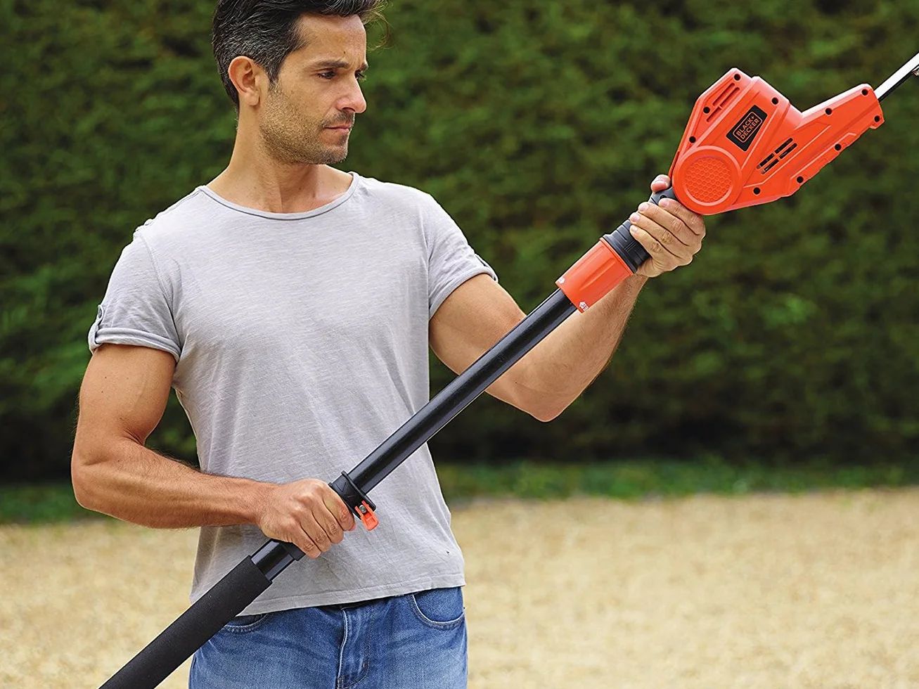 BLACK+DECKER PH5551 Cortasetos de Pértiga de 550W 51cm de Longitud de Espada con Mango Telescópico y Cabezal Pivotante de 5 Posiciones