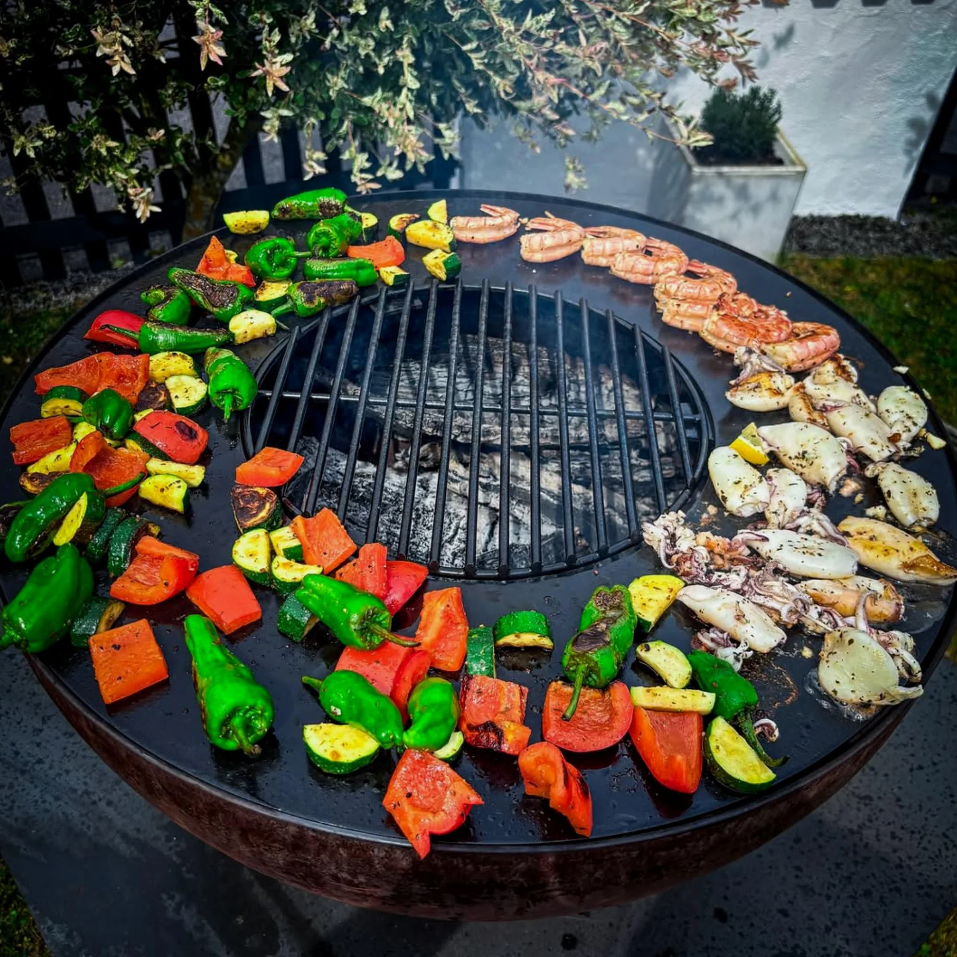 BBQ-Toro Brasero con parrilla de 60 cm de diámetro | aspecto oxidado | brasero para exteriores con placa de barbacoa, brasero para jardín, hoguera para jardín, hoguera de jardín, cuenco de fuego