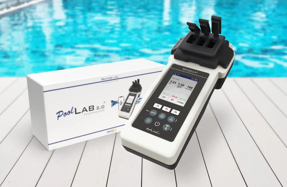 PoolLab 2.0 - Fotómetro electrónico con 3 cámaras de medición, 24 parámetros de agua y 70 pastillas de prueba, ideal para análisis profesional de agua de piscina y spa