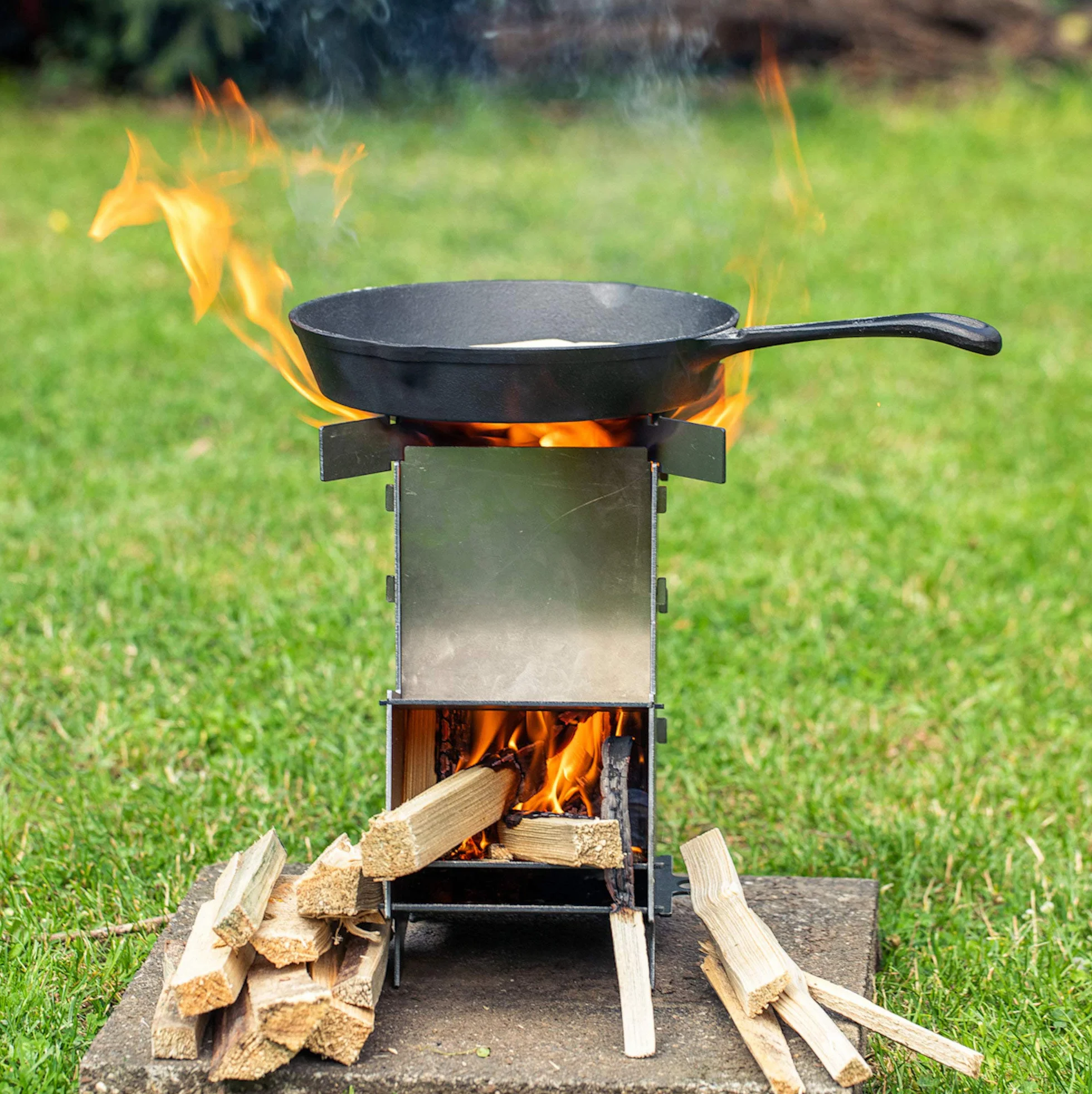 BBQ-Toro Estufa Rocket 5 | con Sistema de Ranuras de Acero Macizo de 2 mm de grosor | Estufa para Asar al Aire Libre, Terraza, Jardín, Sartenes de Parrilla | Estufa de Camping para Olla Holandesa